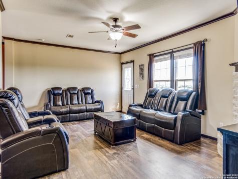 252 County Road 302 Floresville TX 78114