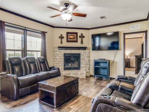 252 County Road 302 Floresville TX 78114