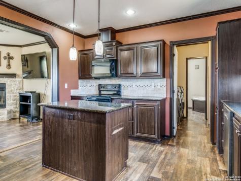 252 County Road 302 Floresville TX 78114