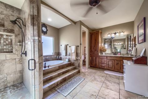 144 Woodlands Drive La Vernia TX 78121