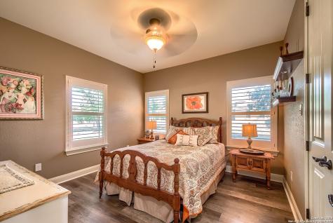 144 Woodlands Drive La Vernia TX 78121