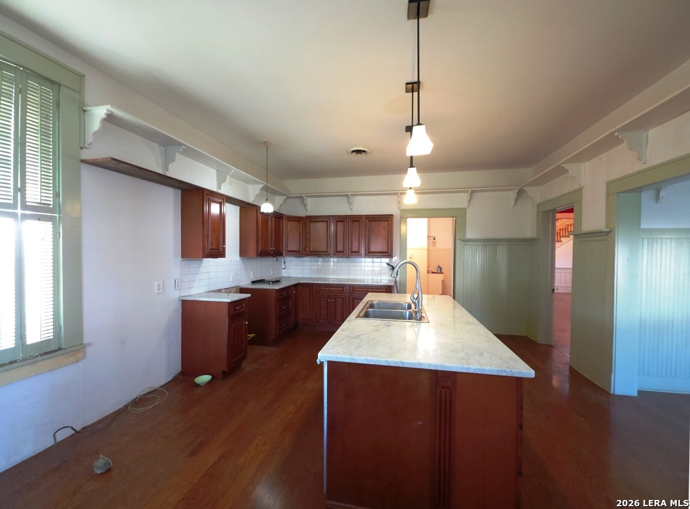 311 E Broadway Street Cuero TX 77954