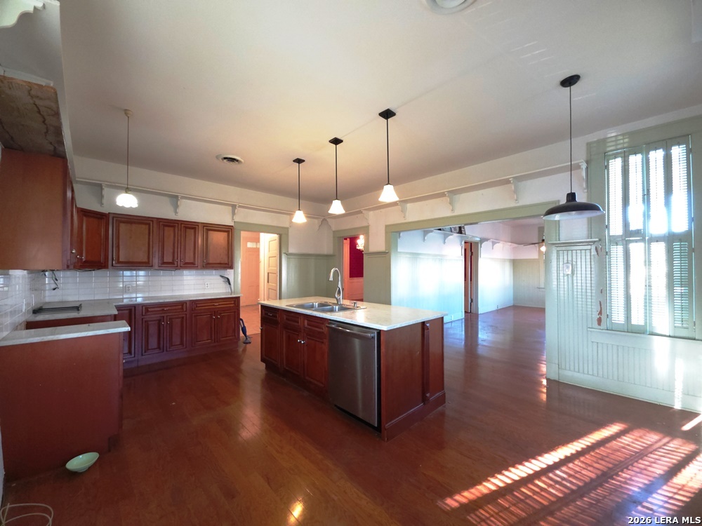 311 E Broadway Street Cuero TX 77954