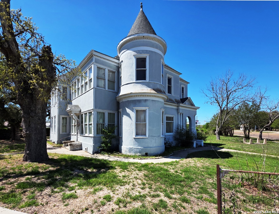 311 E Broadway Street Cuero TX 77954