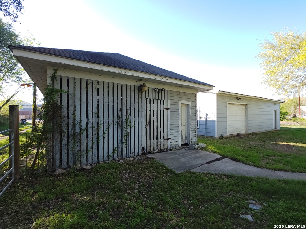311 E Broadway Street Cuero TX 77954
