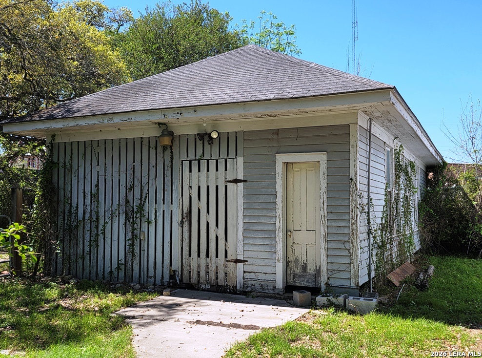311 E Broadway Street Cuero TX 77954