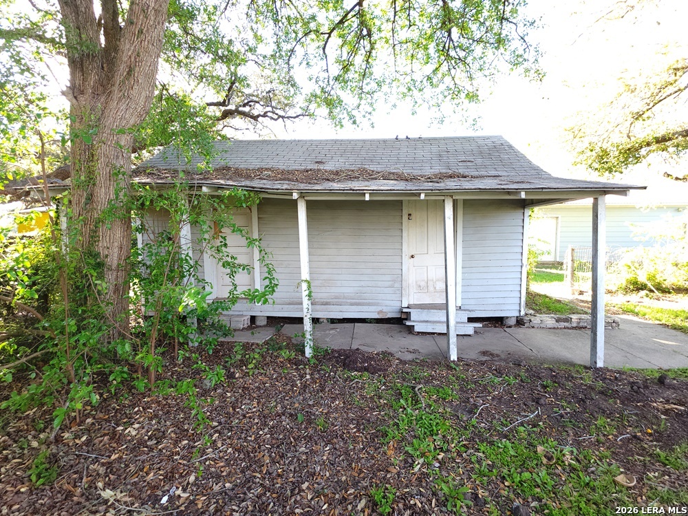 311 E Broadway Street Cuero TX 77954