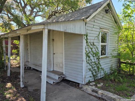 311 E Broadway Street Cuero TX 77954