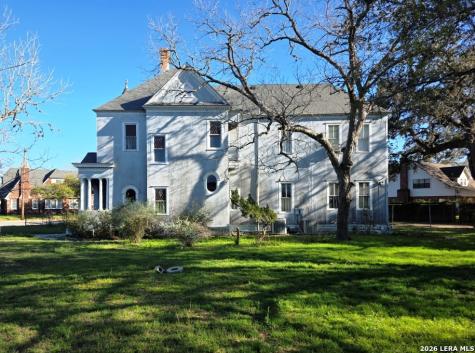 311 E Broadway Street Cuero TX 77954