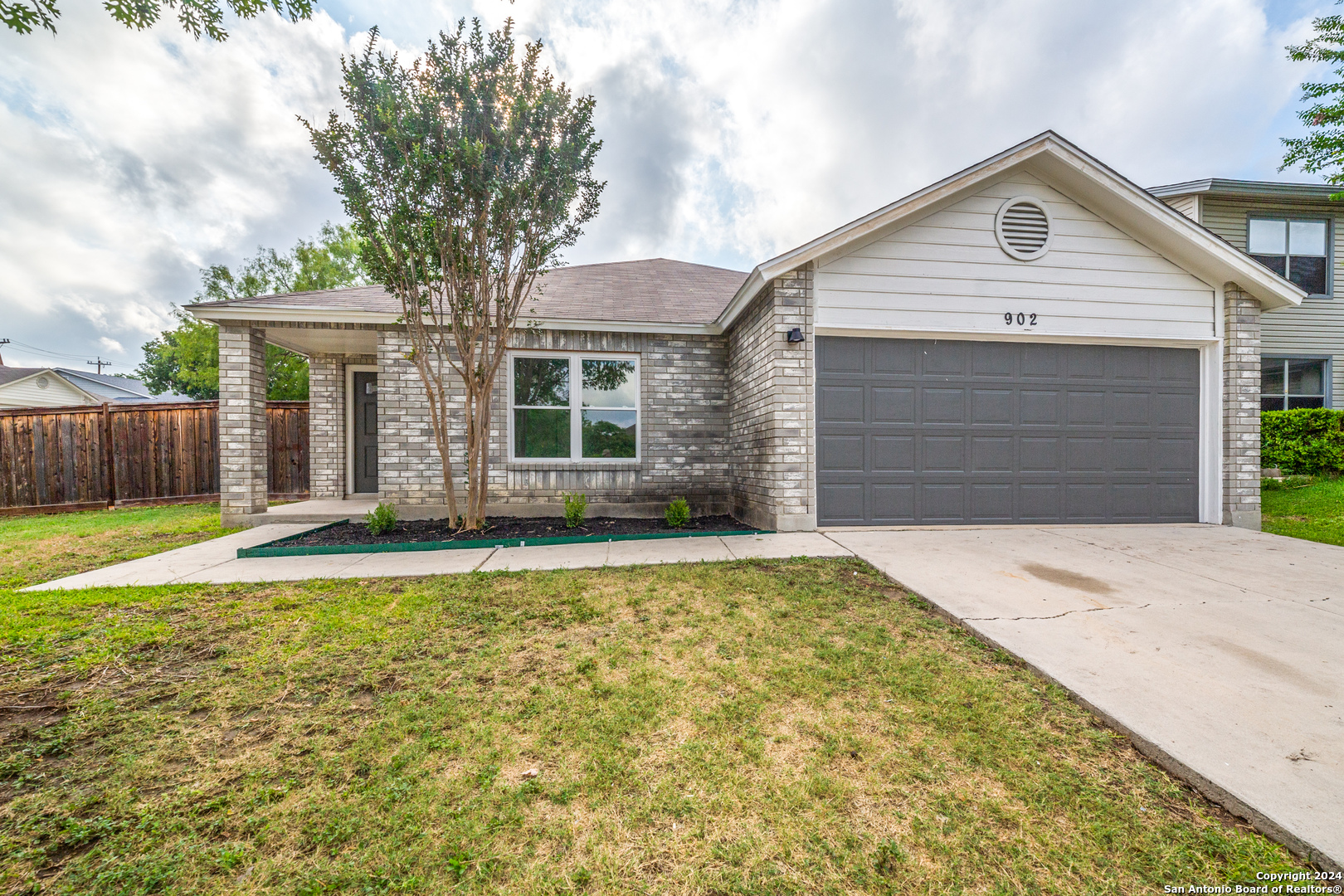 902 Village Branch San Antonio TX 78245
