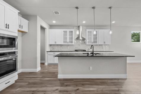549 Englewood Lane Castroville TX 78009