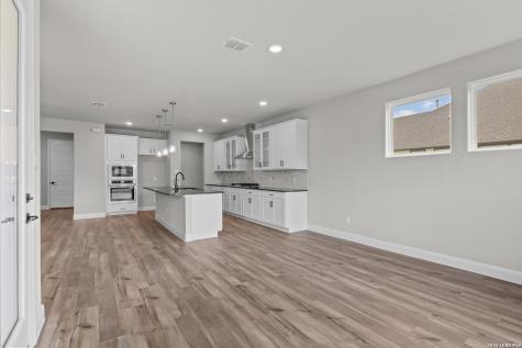 549 Englewood Lane Castroville TX 78009