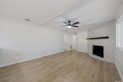 654 Richfield Windcrest TX 78239