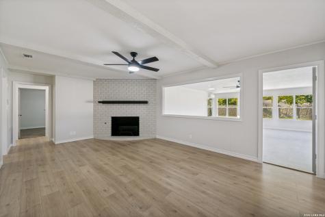 654 Richfield Windcrest TX 78239