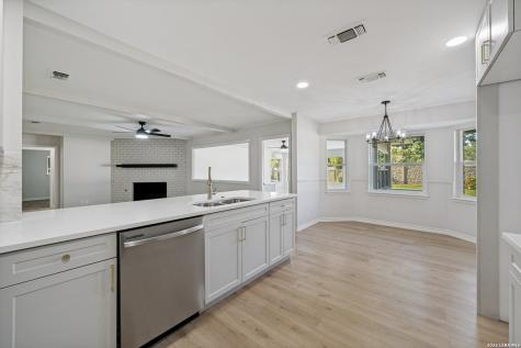 654 Richfield Windcrest TX 78239