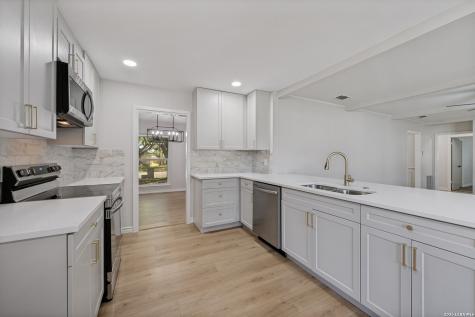654 Richfield Windcrest TX 78239