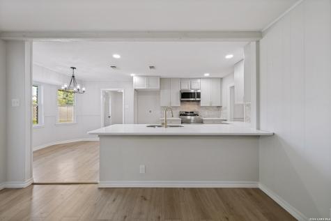 654 Richfield Windcrest TX 78239