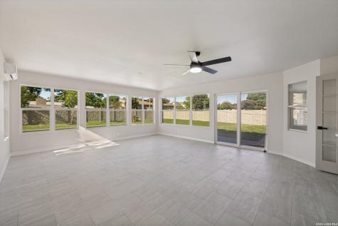 654 Richfield Windcrest TX 78239