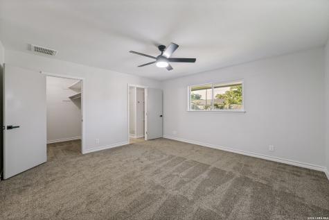 654 Richfield Windcrest TX 78239