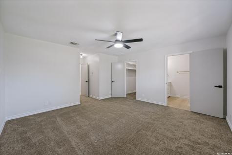 654 Richfield Windcrest TX 78239