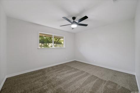 654 Richfield Windcrest TX 78239
