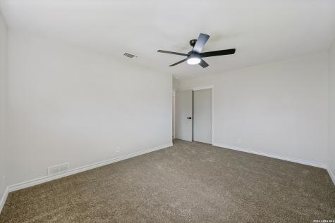654 Richfield Windcrest TX 78239
