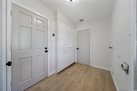 654 Richfield Windcrest TX 78239