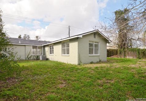806 N Adams Street Beeville TX 78102
