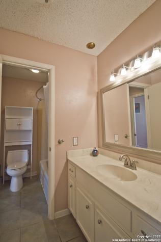 6427 Wurzbach #4 San Antonio TX 78240