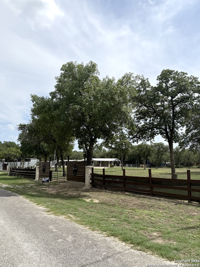 704 Hickory Sun La Vernia TX 78121