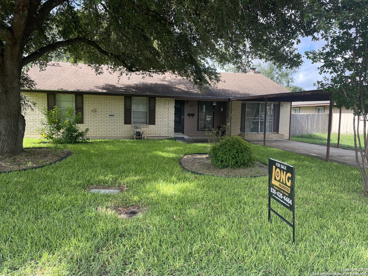 2303 Westwood Drive Hondo TX 78861