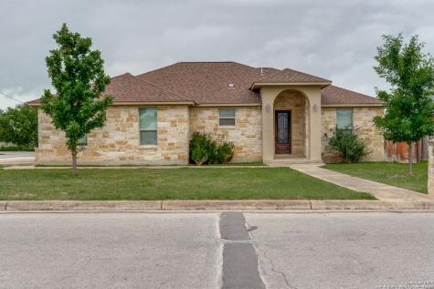 712 Crestview Floresville TX 78114