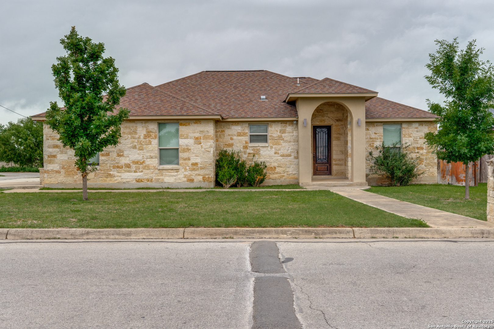 712 Crestview Floresville TX 78114