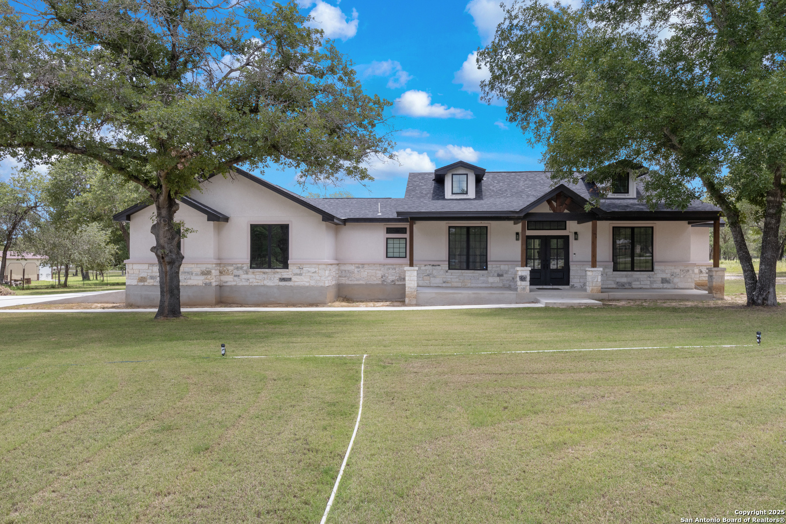 137 County Road 6876 Natalia TX 78059