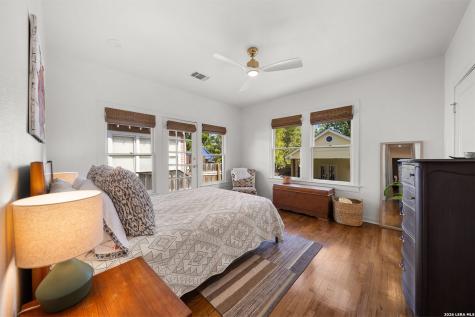 430 E Mistletoe Avenue San Antonio TX 78212