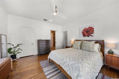 430 E Mistletoe Avenue San Antonio TX 78212