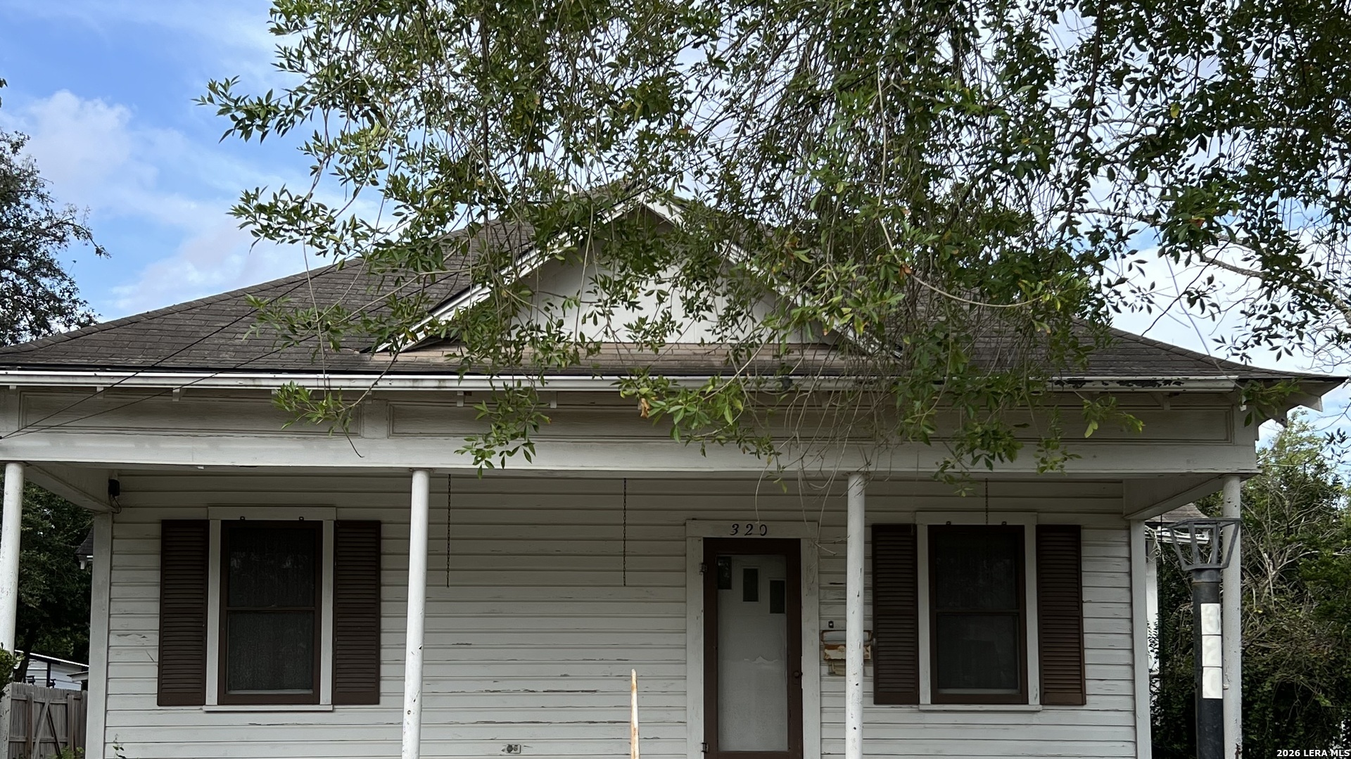 320 S 6th Street Kenedy TX 78119