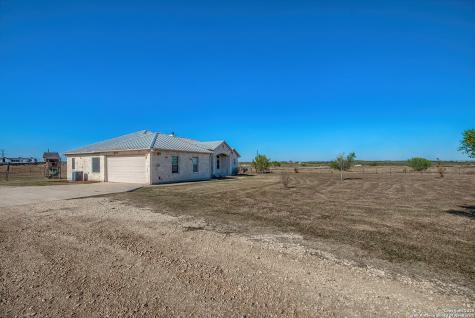 240 Glory Lane Marion TX 78124