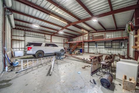 240 Glory Lane Marion TX 78124