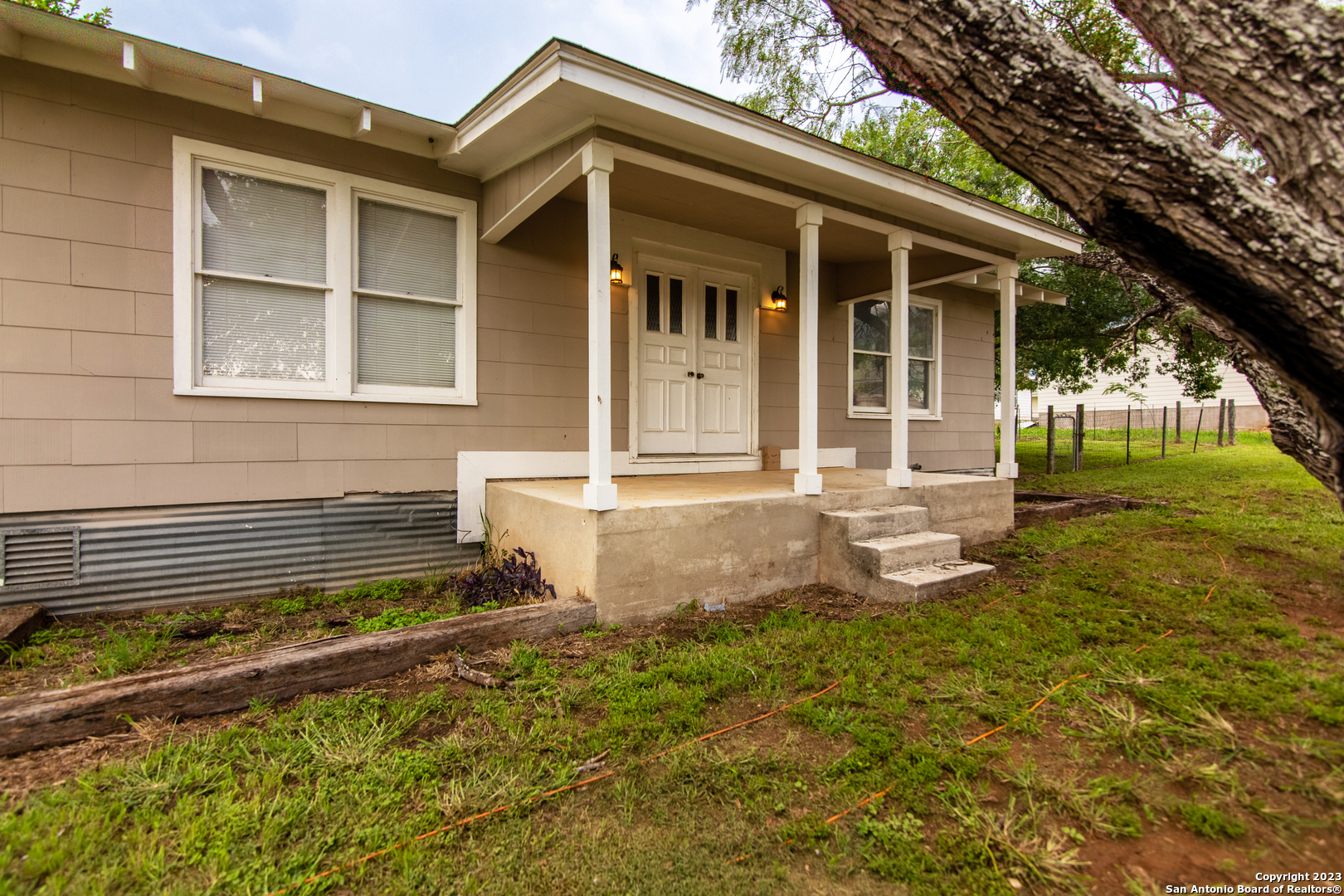 1005 Pecan Street Floresville TX 78114