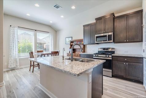 712 Coyote Creek Kyle TX 78640