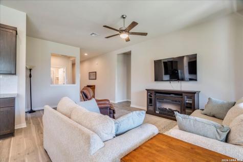 712 Coyote Creek Kyle TX 78640