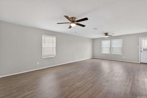 3330 Kornberg Drive Converse TX 78109