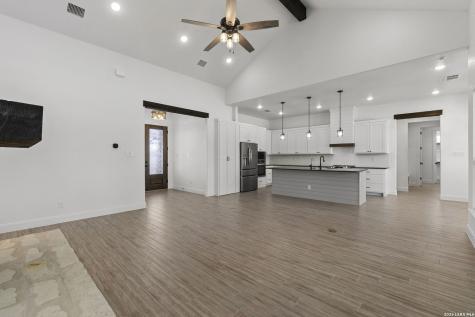 116 Timber Heights La Vernia TX 78121