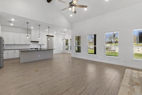 116 Timber Heights La Vernia TX 78121