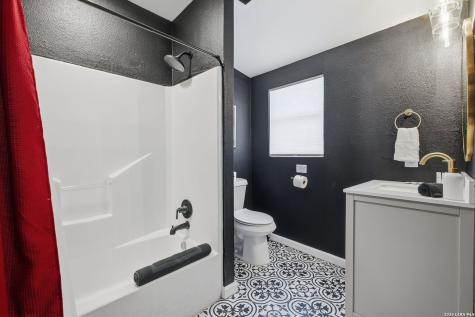 1503 E Crockett St, San Antonio TX 78202