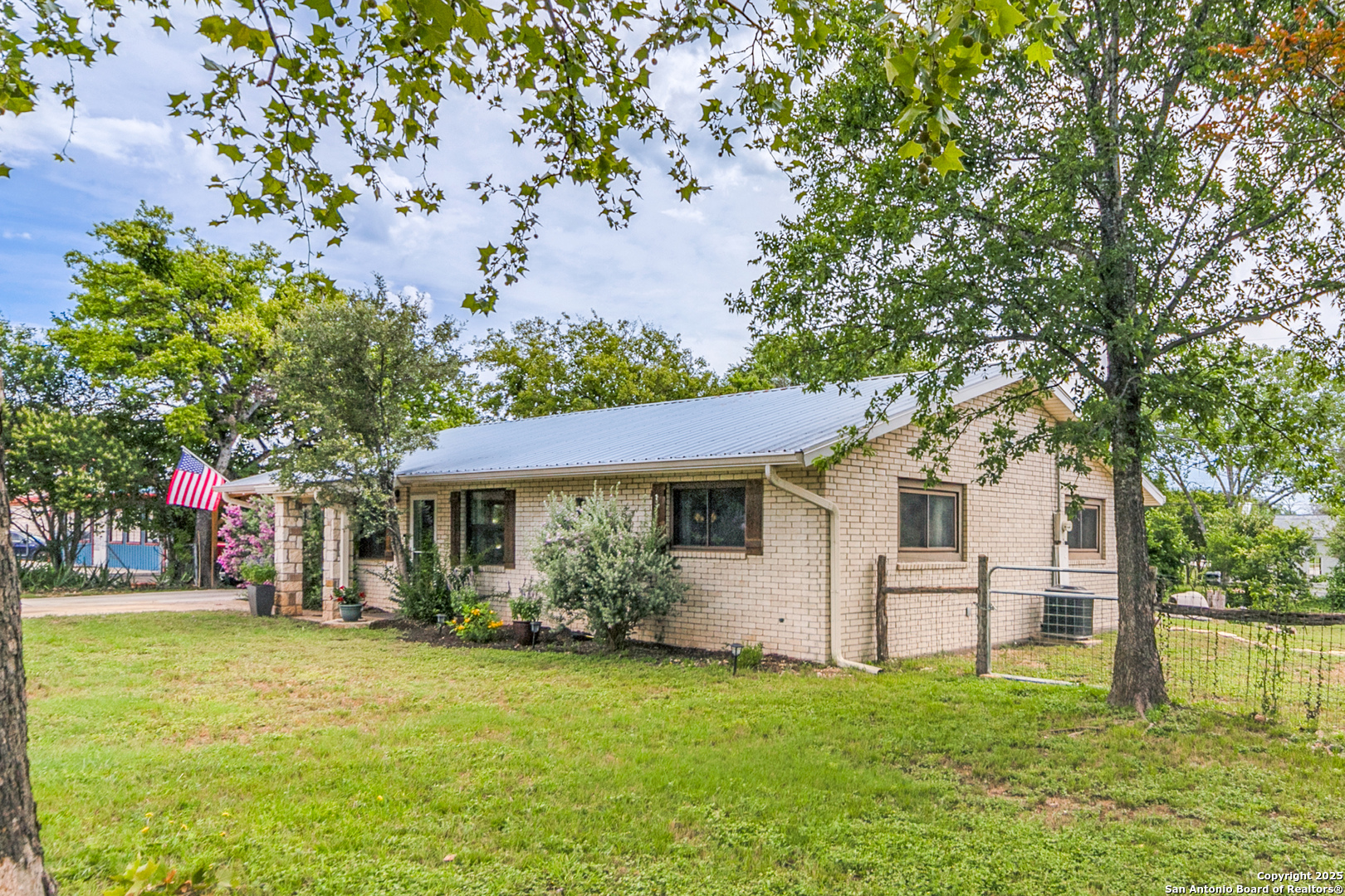 103 Amber Drive Comfort TX 78013