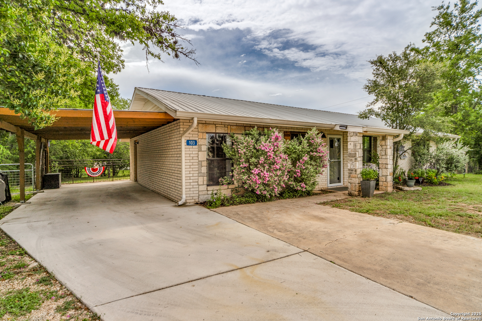 103 Amber Drive Comfort TX 78013
