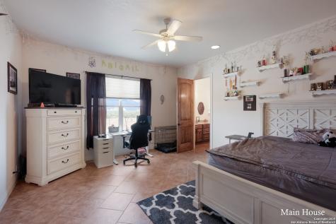 208 Private Road 378 Rio Medina TX 78066