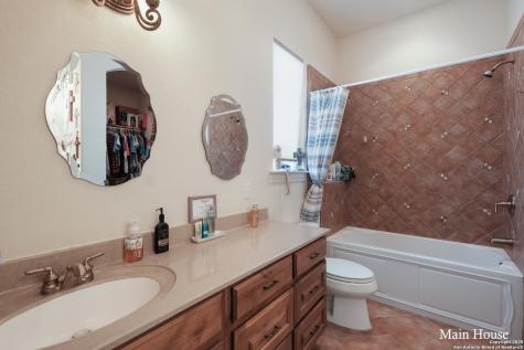 208 Private Road 378 Rio Medina TX 78066